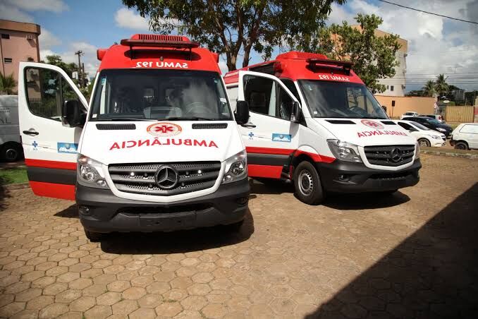 Condutor avança sinal vermelho e atropela motociclista no Centro de Porto Velho
